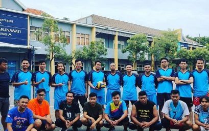 Pertandingan Persahabatan Bola Volly Putra Putri antara STIAMAK Surabaya dan STIE YAPAN